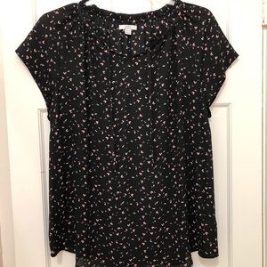 Pretty delicate black floral blouse 1X